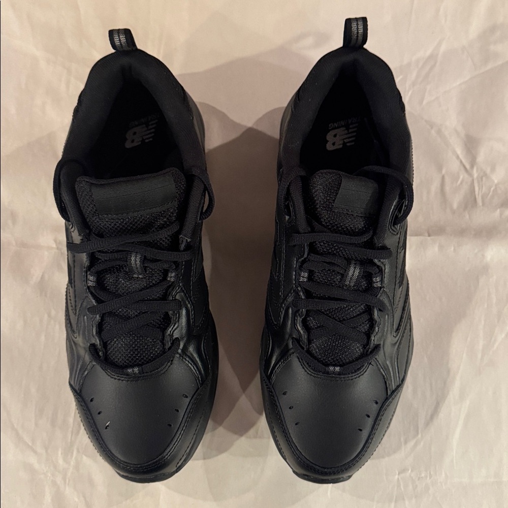 New Balance Woman’s 624 black lace 10.5 B (Medium)